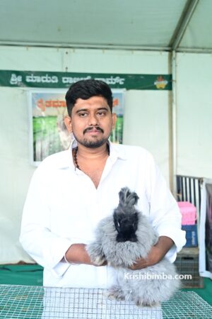 ವೃತ್ತಿಯೊಂದಿಗೆ ಮೊಲ ಸಾಕಾಣೆ ಇವರಿಗೆ ಖುಷಿಯ ಪ್ರವೃತ್ತಿ